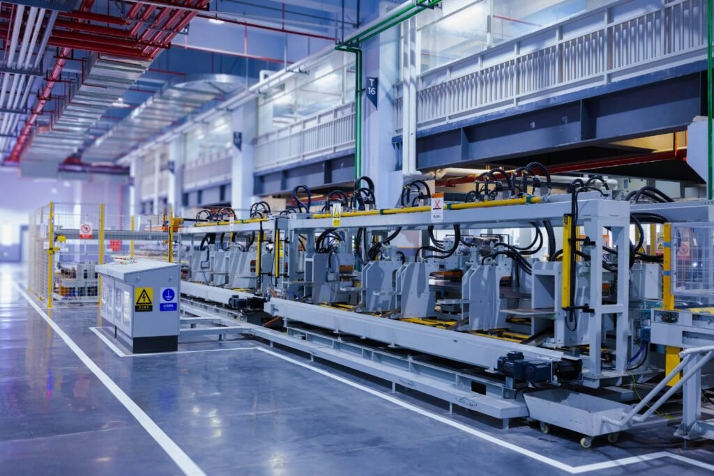 Dudullu'da fabrika üretim hattı ve makineler