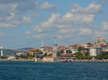 Üsküdar sahili ve Boğaz kıyısındaki yapılar